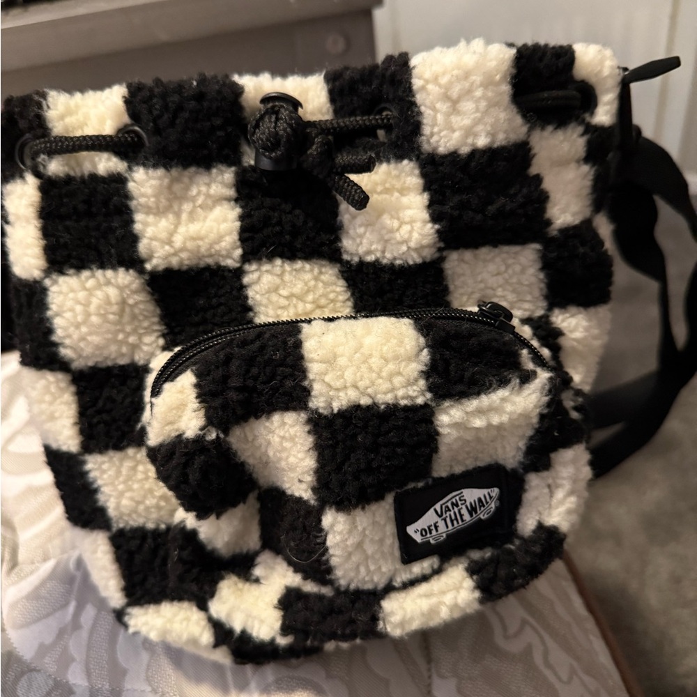 Vans bucket fur purse